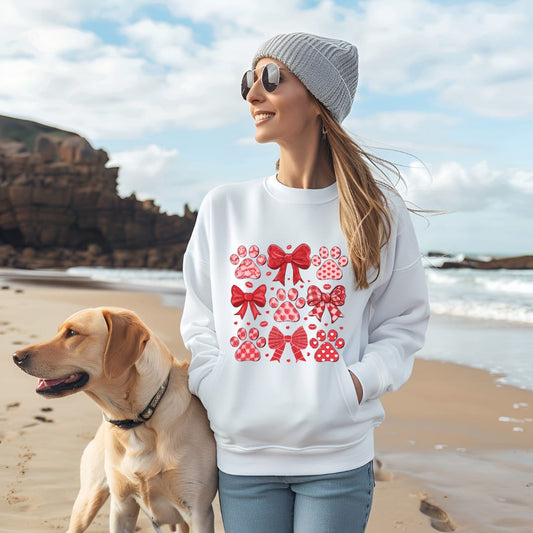 Sudadera Blanca "Huellas de Amor" – Perfecta para San Valentín